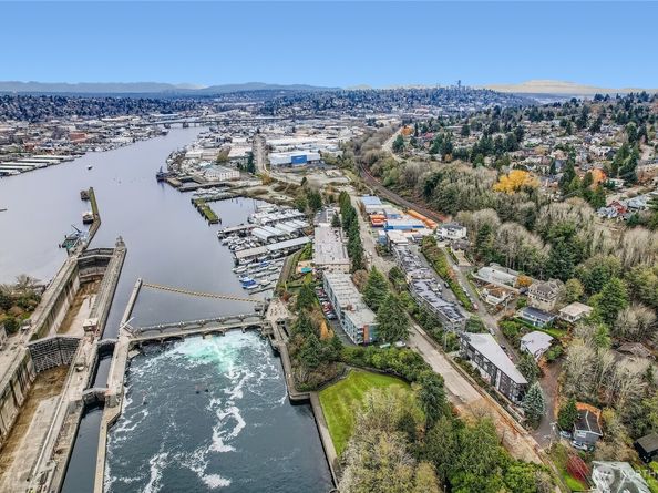 3200 W Commodore Way 206, Seattle WA 98199