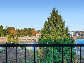 3200 W Commodore Way 206, Seattle WA 98199
