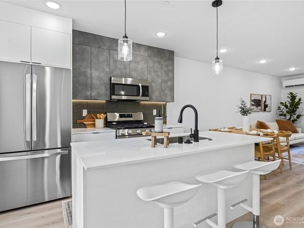 12512 35th Avenue NE B, Seattle WA 98125