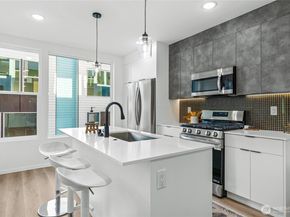 12512 35th Avenue NE B, Seattle WA 98125