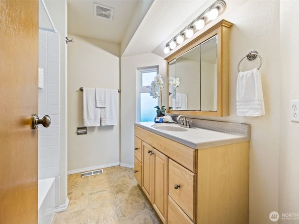 3001 Smithers Court S, Renton WA 98055