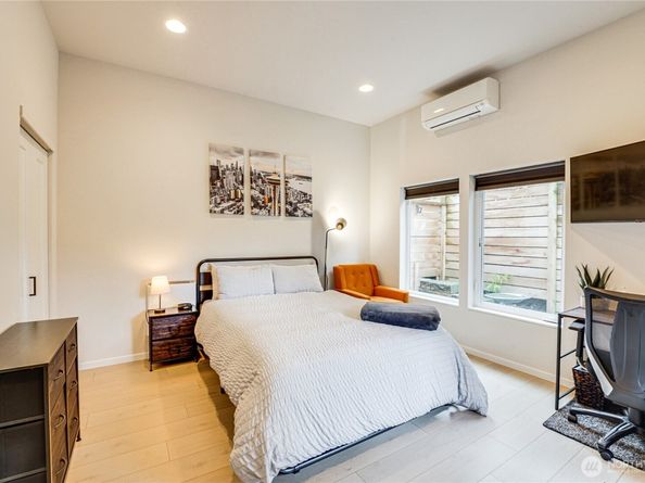 2014 E Pine Street B, Seattle WA 98122