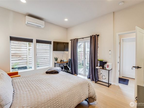 2014 E Pine Street B, Seattle WA 98122