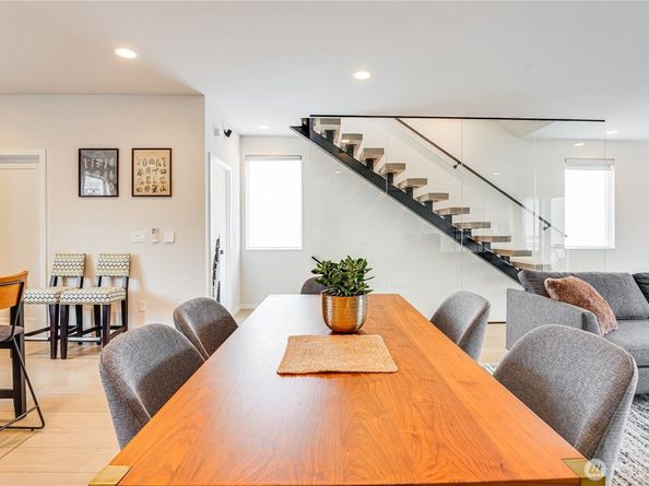 2014 E Pine Street B, Seattle WA 98122