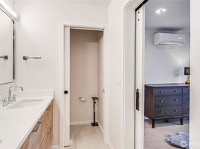 2014 E Pine Street B, Seattle WA 98122