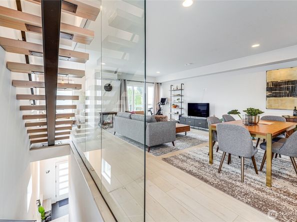 2014 E Pine Street B, Seattle WA 98122