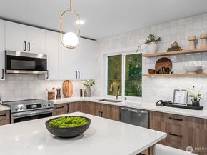 10813 24th Avenue NE, Seattle WA 98125