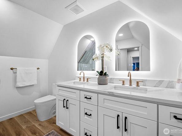 10813 24th Avenue NE, Seattle WA 98125