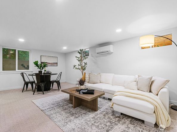 10813 24th Avenue NE, Seattle WA 98125