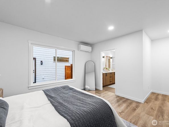 10813 24th Avenue NE, Seattle WA 98125