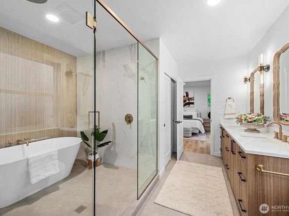 10813 24th Avenue NE, Seattle WA 98125