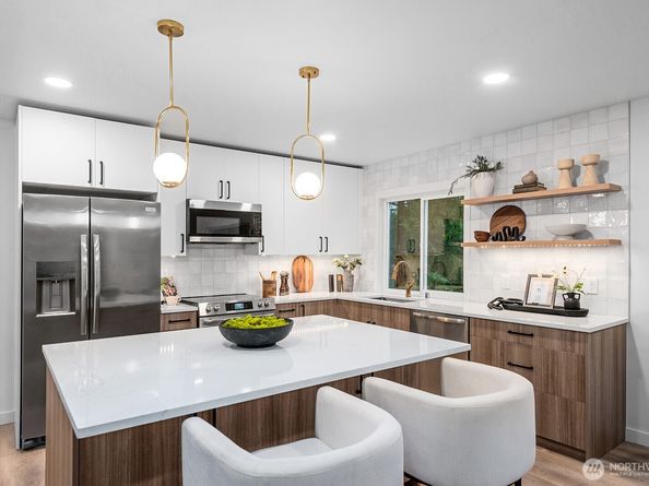 10813 24th Avenue NE, Seattle WA 98125