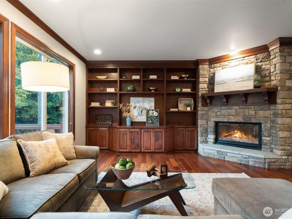 13315 NE Cambridge Crest Way, Bainbridge Island WA 98110