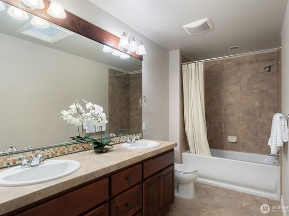 13315 NE Cambridge Crest Way, Bainbridge Island WA 98110