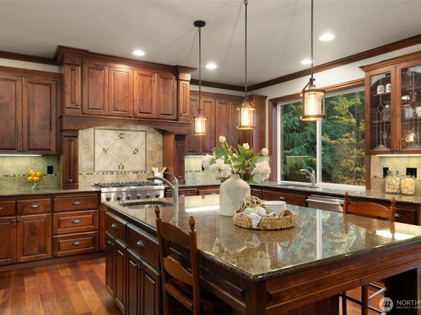 13315 NE Cambridge Crest Way, Bainbridge Island WA 98110