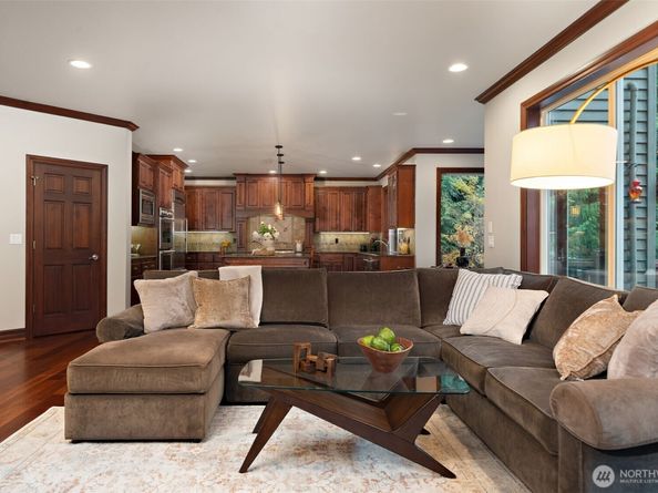 13315 NE Cambridge Crest Way, Bainbridge Island WA 98110