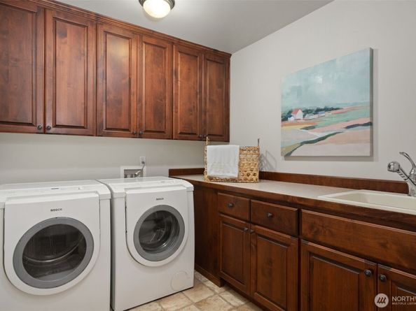 13315 NE Cambridge Crest Way, Bainbridge Island WA 98110