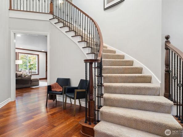 13315 NE Cambridge Crest Way, Bainbridge Island WA 98110