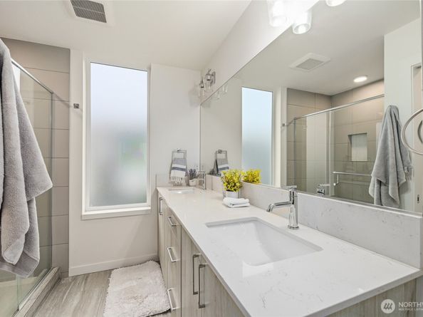 437 NE 73rd Street B, Seattle WA 98115