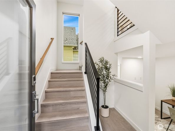 437 NE 73rd Street B, Seattle WA 98115