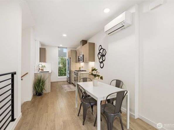 437 NE 73rd Street B, Seattle WA 98115