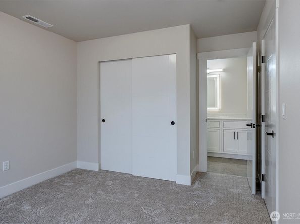 1515 243rd Place SW B, Bothell WA 98021