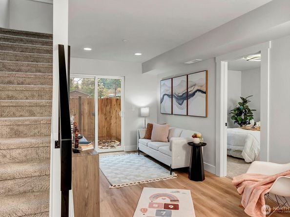 1524 243rd Place SW B, Bothell WA 98021