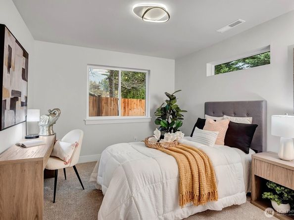 1524 243rd Place SW B, Bothell WA 98021