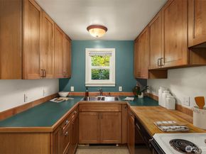 548 NE 102nd Street, Seattle WA 98125