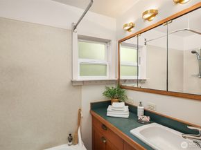 548 NE 102nd Street, Seattle WA 98125