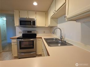 3935 226th Place SE 313, Issaquah WA 98029