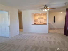 3935 226th Place SE 313, Issaquah WA 98029