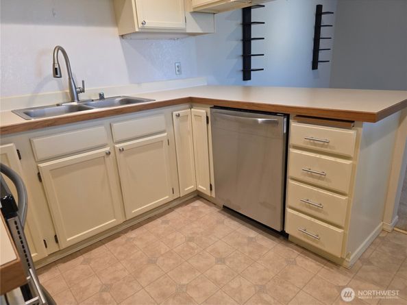 3935 226th Place SE 313, Issaquah WA 98029