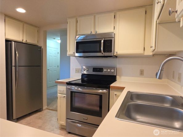 3935 226th Place SE 313, Issaquah WA 98029