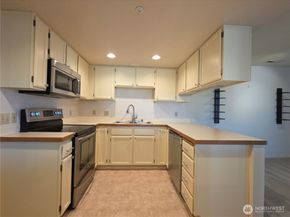 3935 226th Place SE 313, Issaquah WA 98029