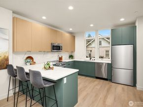 1615 N 50th Street C, Seattle WA 98103