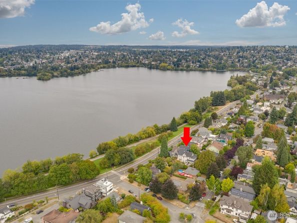 5822 E Green Lake Way N, Seattle WA 98103