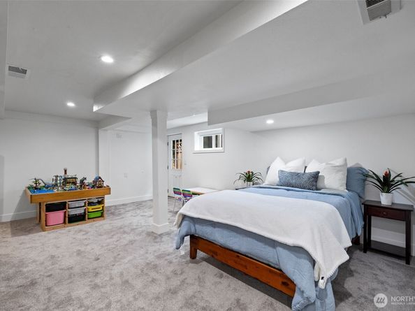 5822 E Green Lake Way N, Seattle WA 98103