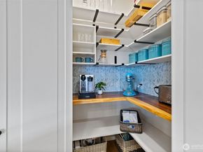 5822 E Green Lake Way N, Seattle WA 98103