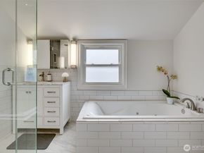 5822 E Green Lake Way N, Seattle WA 98103