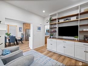 5822 E Green Lake Way N, Seattle WA 98103