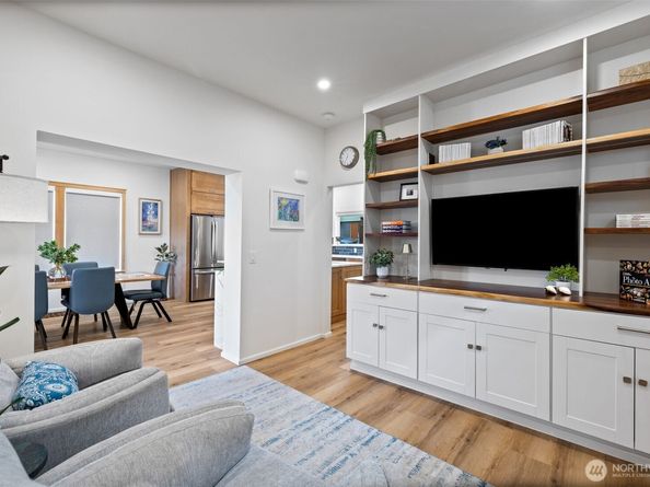 5822 E Green Lake Way N, Seattle WA 98103