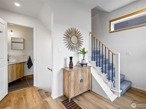 5822 E Green Lake Way N, Seattle WA 98103