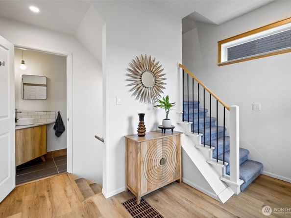 5822 E Green Lake Way N, Seattle WA 98103