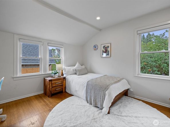 5822 E Green Lake Way N, Seattle WA 98103