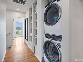 5822 E Green Lake Way N, Seattle WA 98103