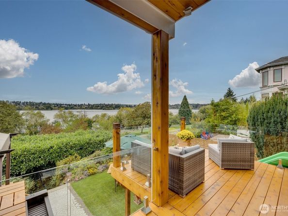 5822 E Green Lake Way N, Seattle WA 98103