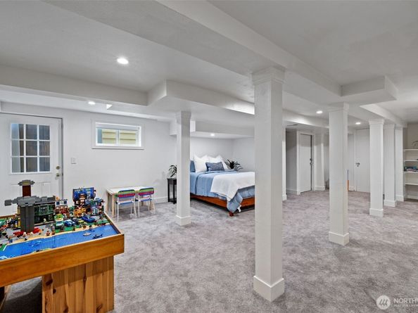 5822 E Green Lake Way N, Seattle WA 98103