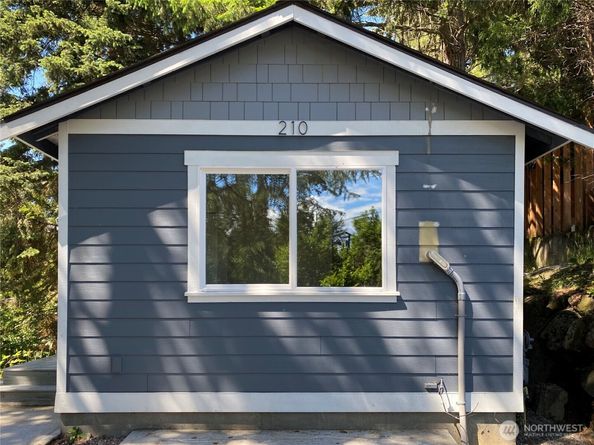 210 S 173rd Place 1, Burien WA 98148