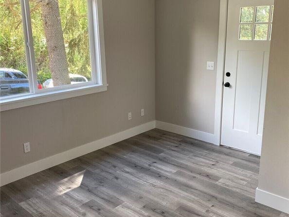 210 S 173rd Place 1, Burien WA 98148